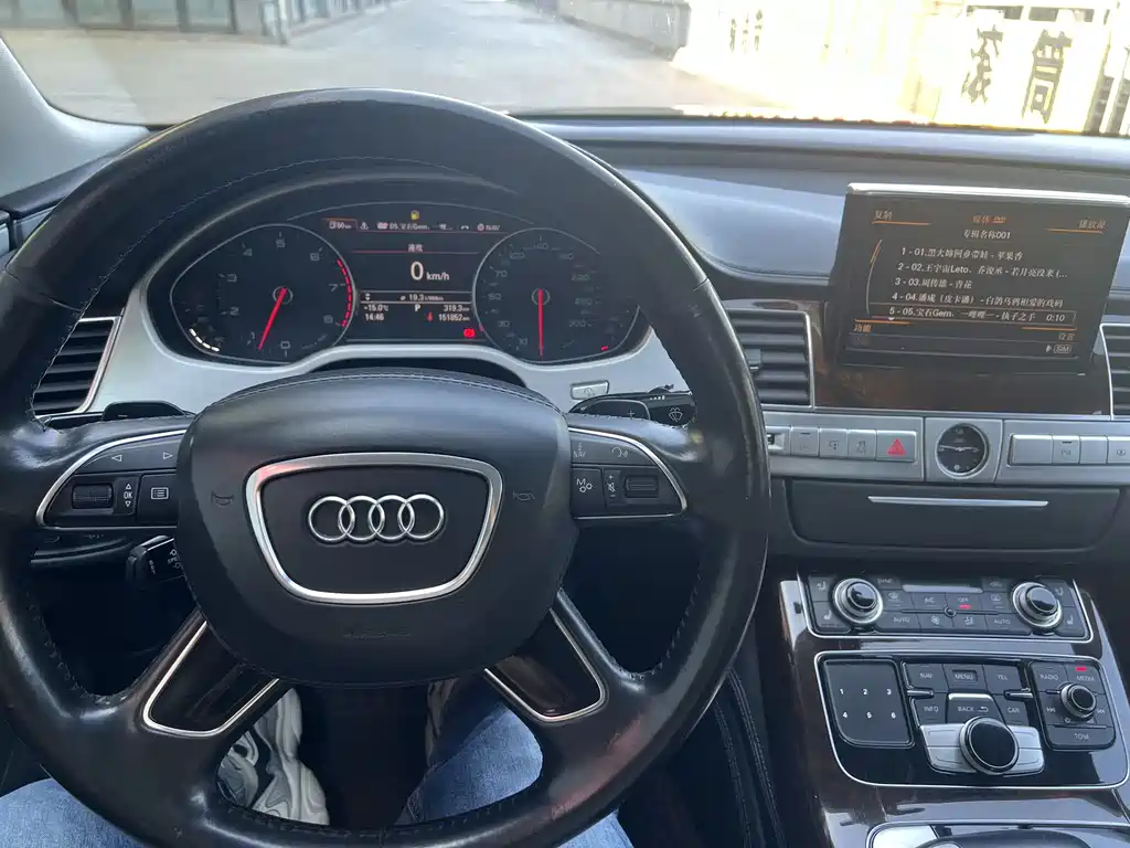 Audi A8L 45 TFSI quattro Luxury