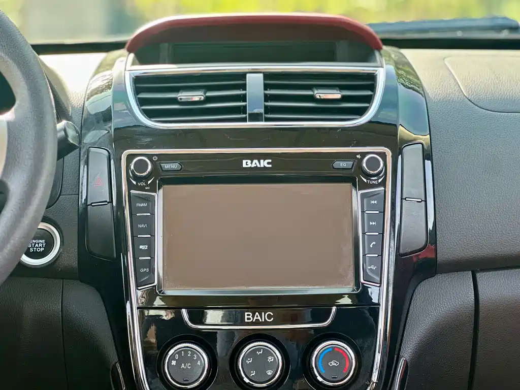 BAIC Huansu H2 2015 1.5L AMT Luxury BJ415C