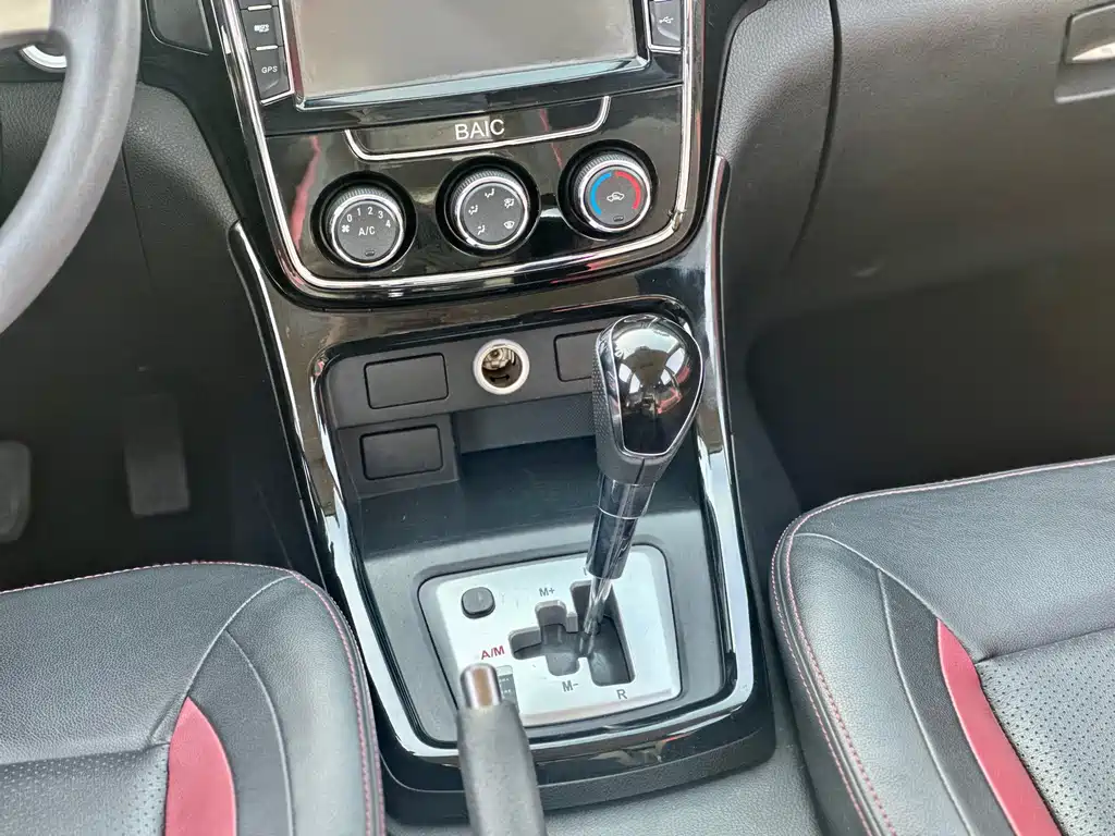 BAIC Huansu H2 2015 1.5L AMT Luxury BJ415C