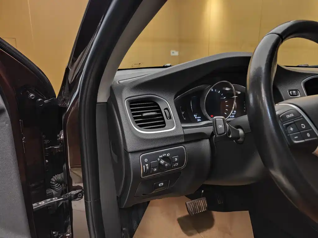 Volvo S60L 2018 T4 Zhiyuan Edition
