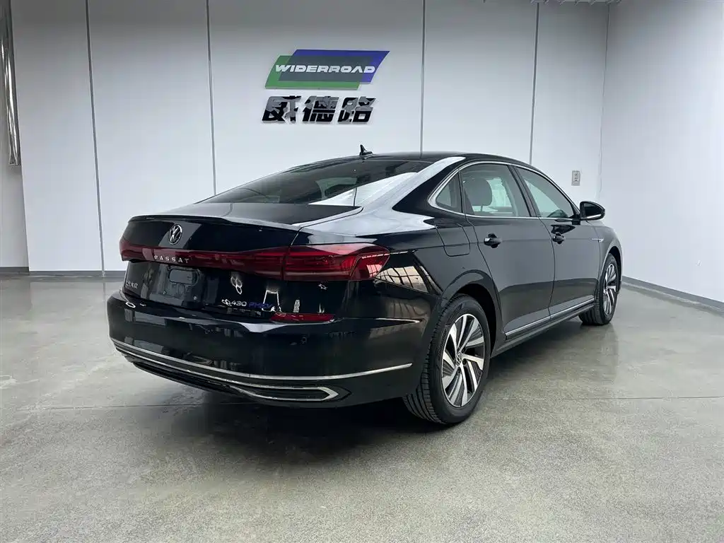 Volkswagen Passat PHEV 2023 430PHEV Hybrid Elite Edition