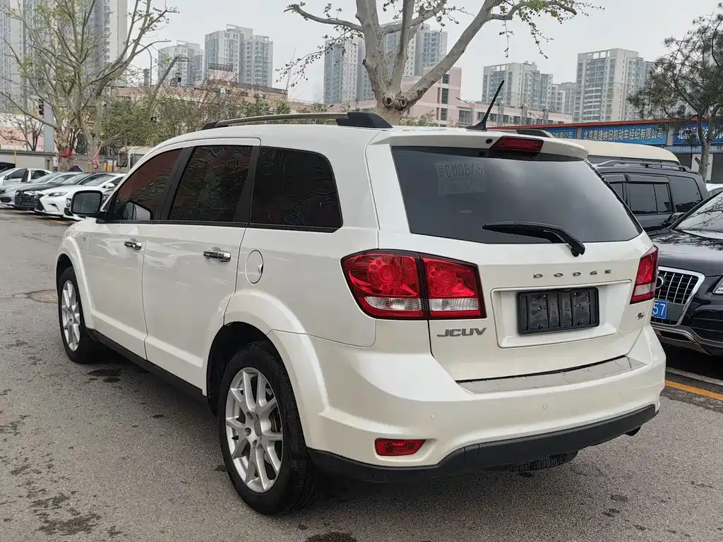 Dodge Journey 2013 2.4L FWD Premium Edition