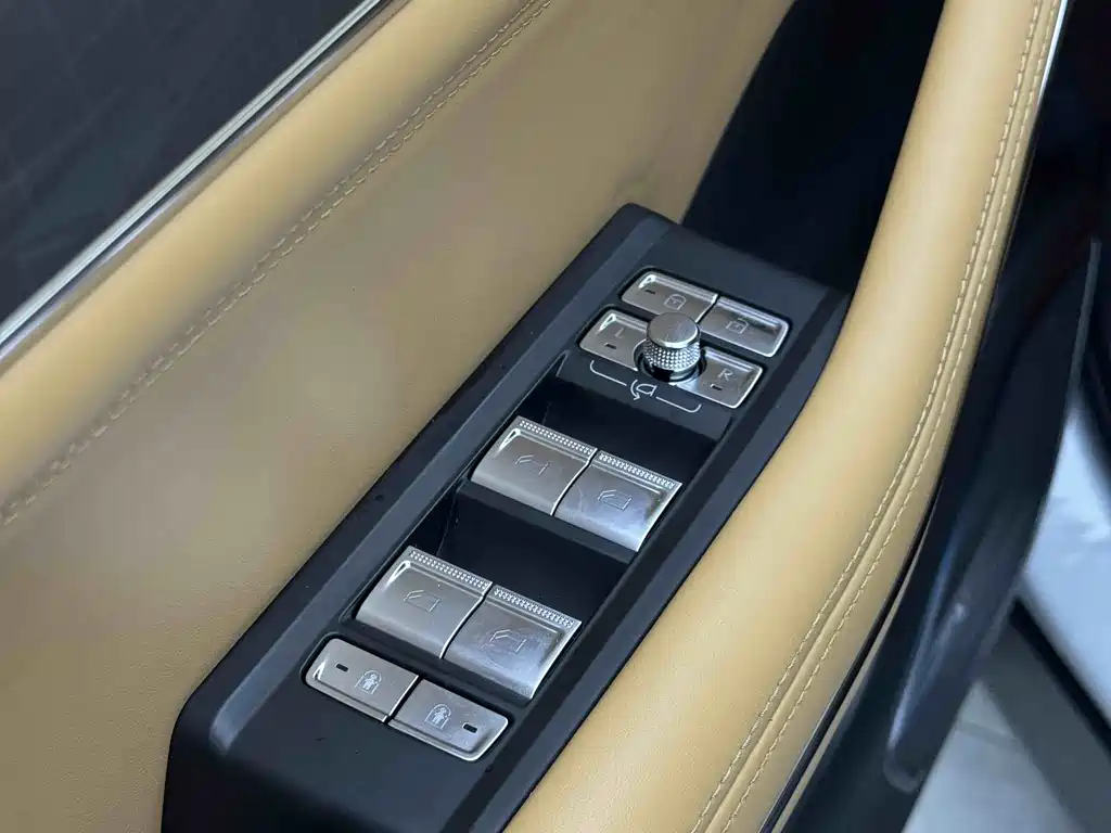 Lynk & Co 09 EM-P 2023 2.0TD EM-P Long Range Edition PM 7-Seater