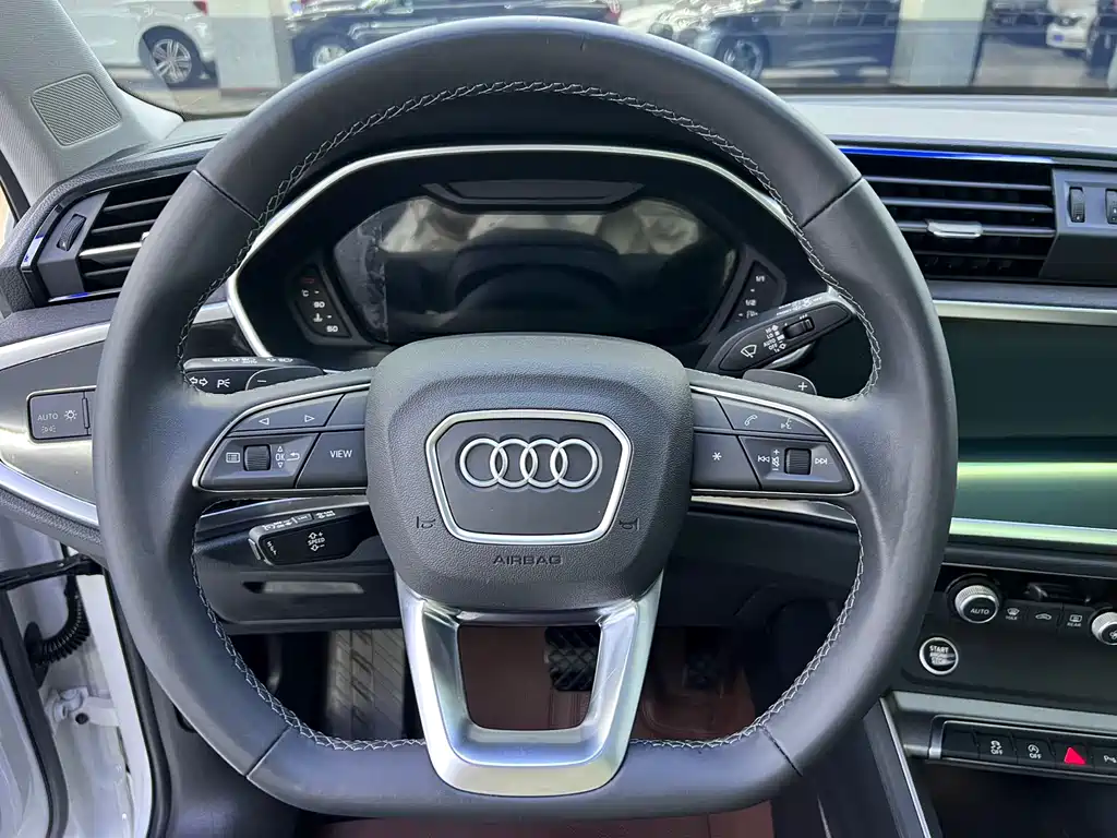 Audi Q3 2023 35 TFSI Sport