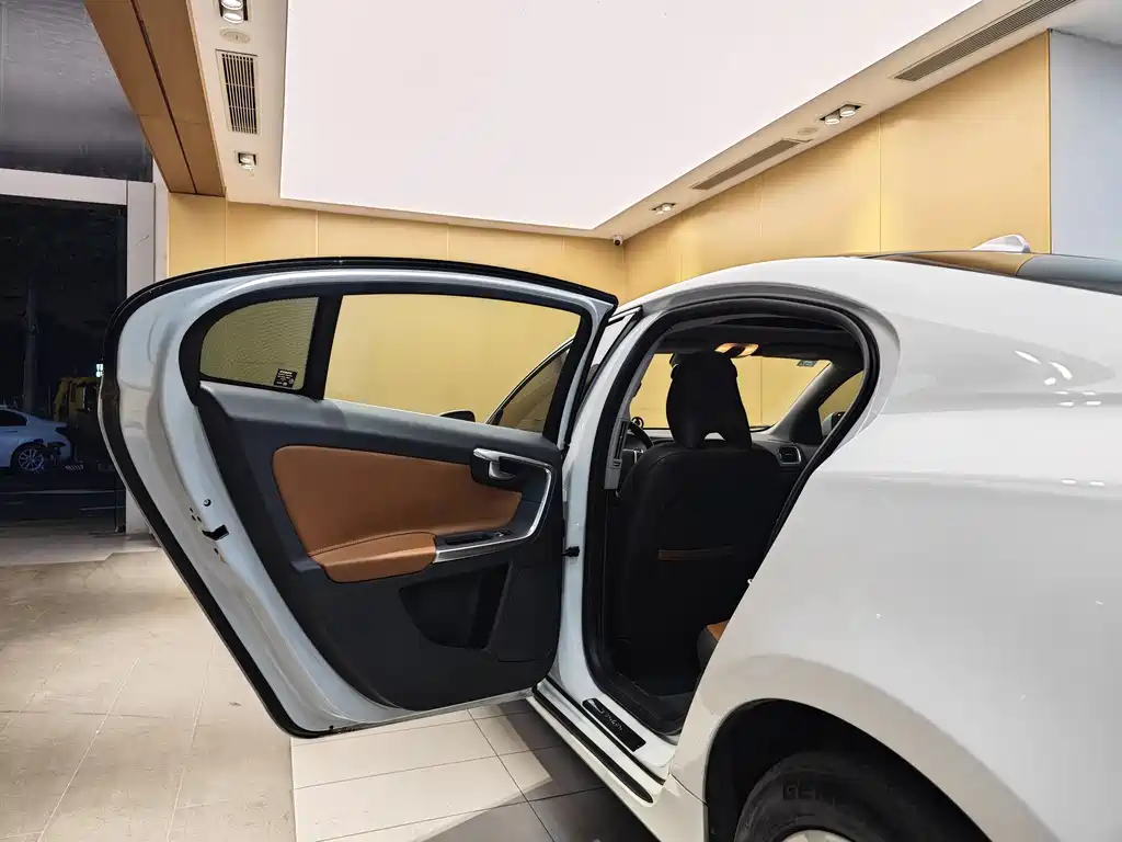 Volvo S60L 2018 T3 Zhi Jin Edition