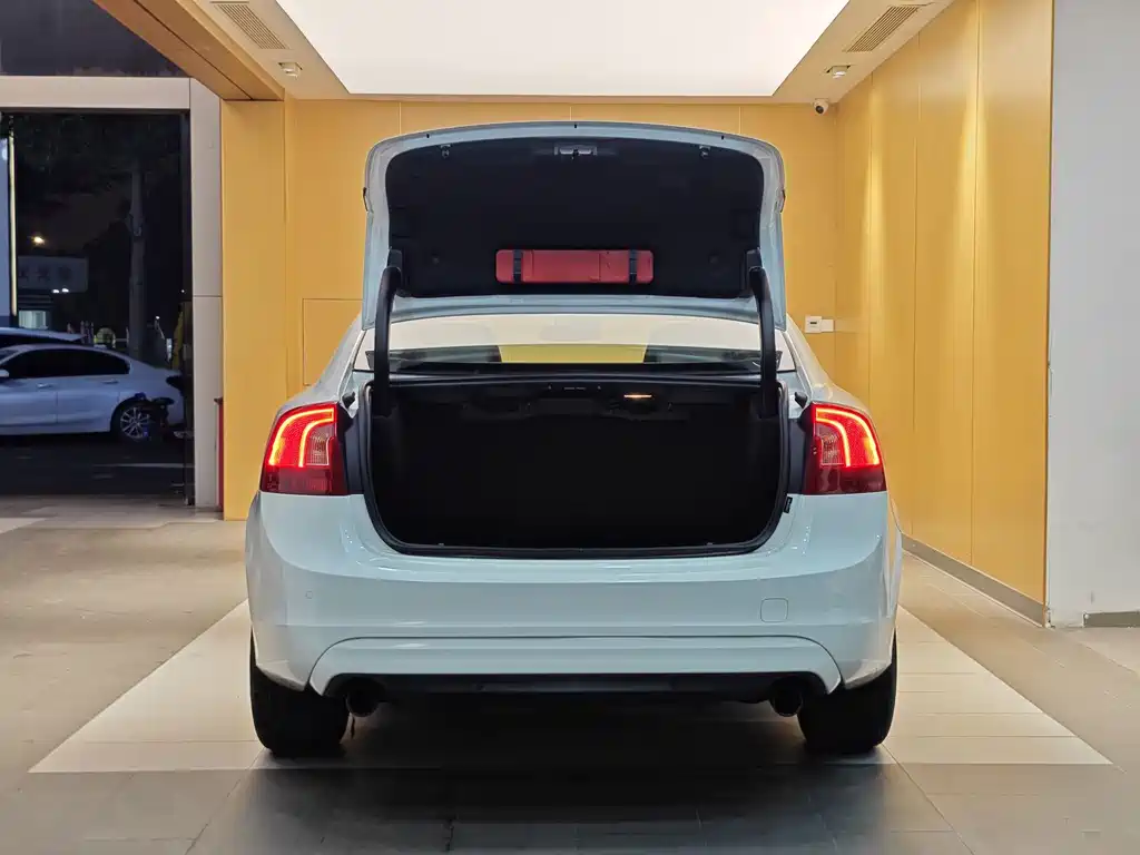 Volvo S60L 2018 T3 Zhi Jin Edition