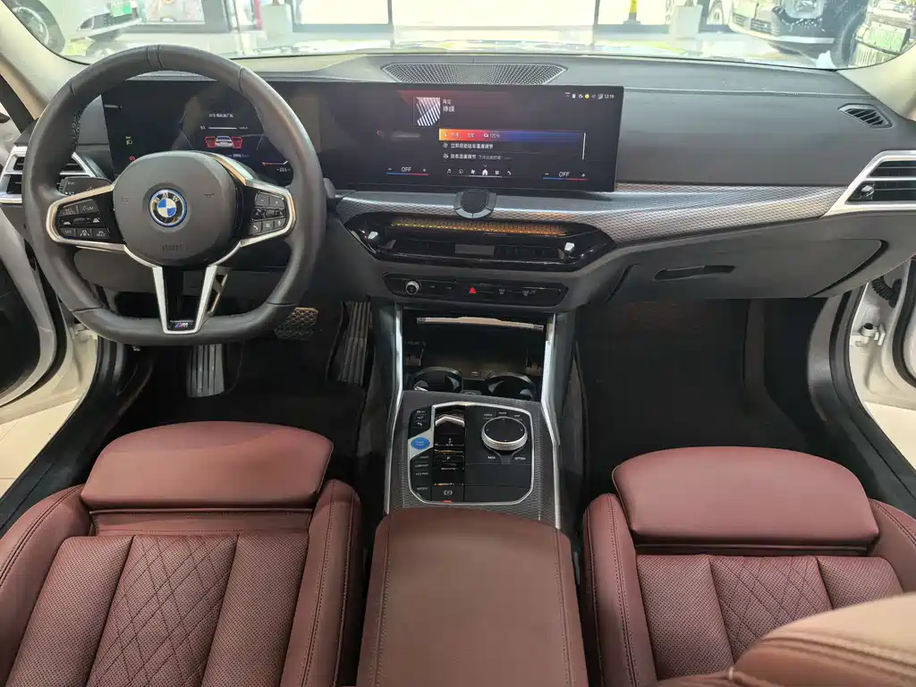 BMW i3 2025 eDrive 40 L Night Edition