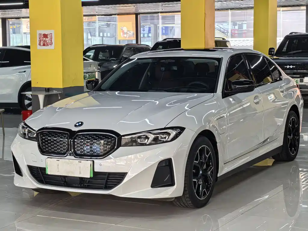 BMW i3 2025 eDrive 40 L Night Edition