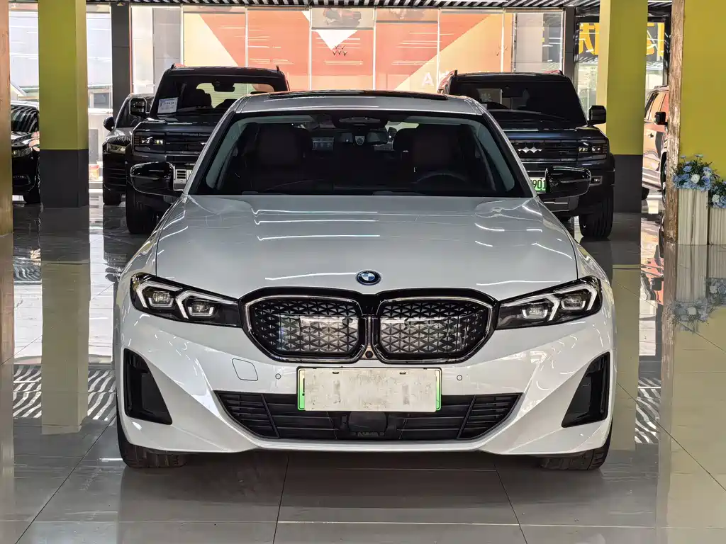 BMW i3 2025 eDrive 40 L Night Edition