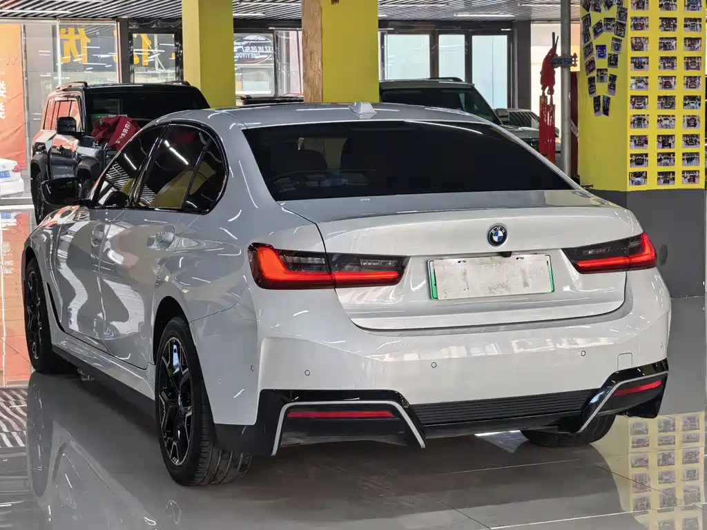 BMW i3 2025 eDrive 40 L Night Edition