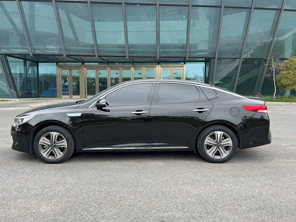 Kia K5 PHEV 2018 2.0L Zhi Zun Edition
