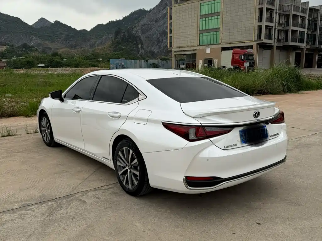 Lexus ES 300h