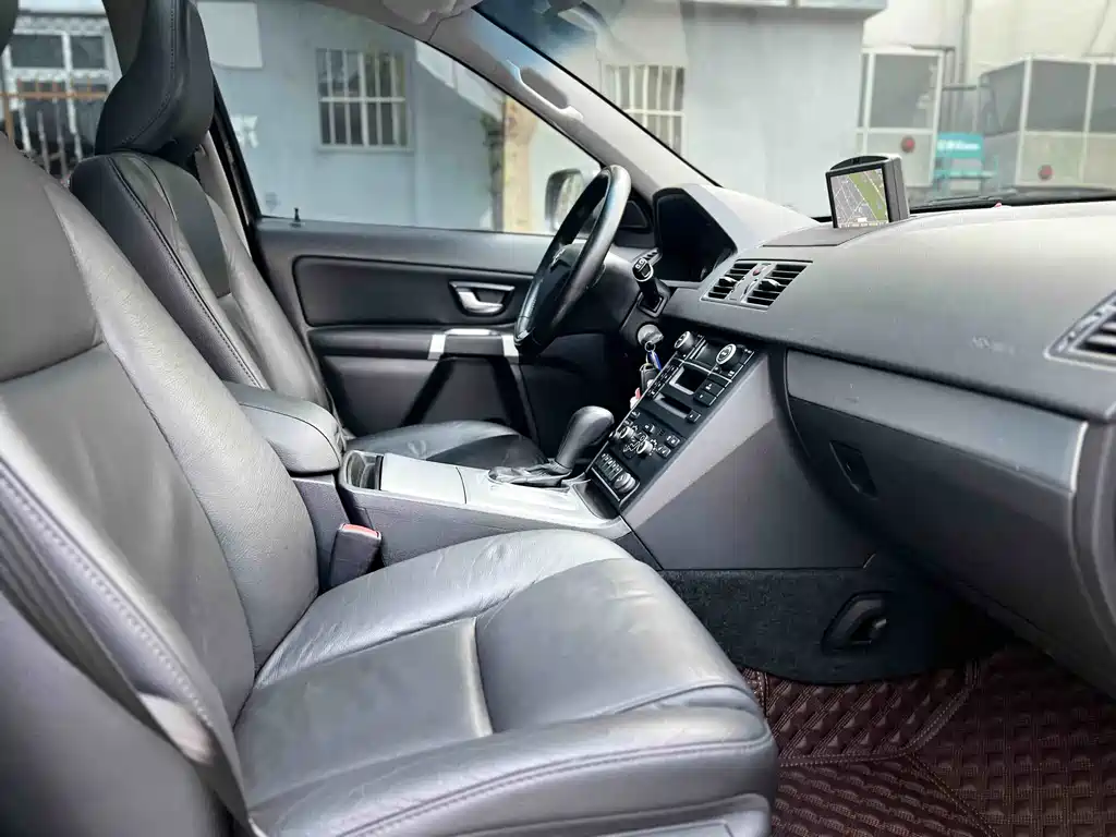 Volvo XC90 2013 2.5T T5 Luxury Upgrade Edition