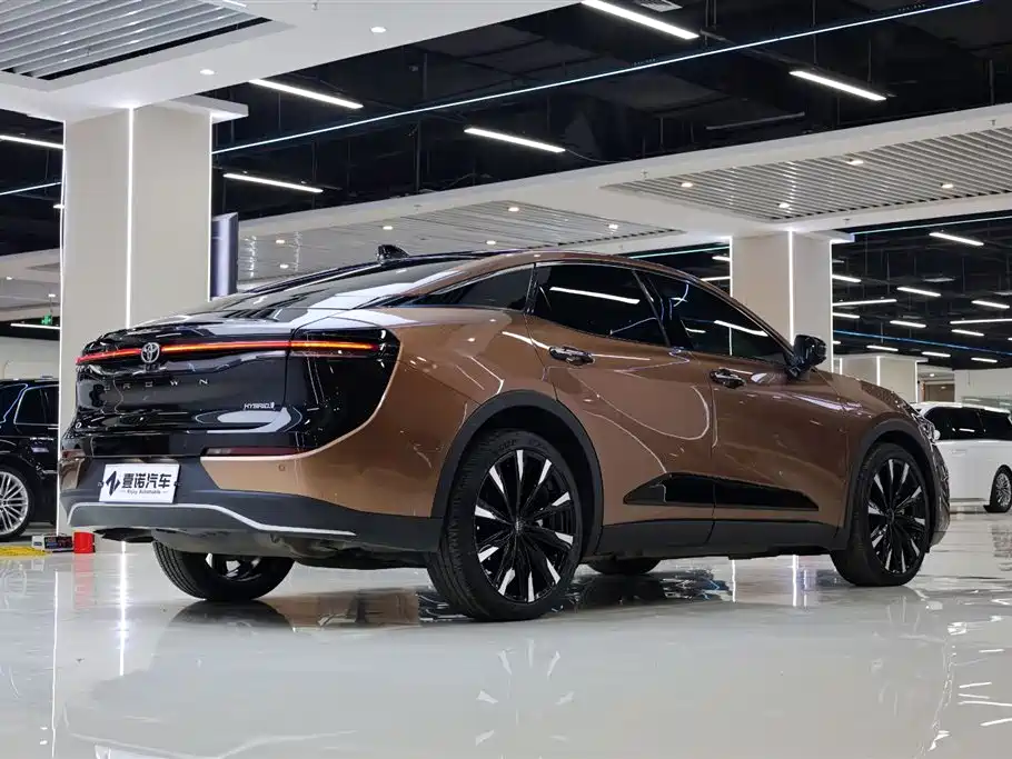 Toyota Crown SportCross 2023 2.4T HEV AWD Premium Edition