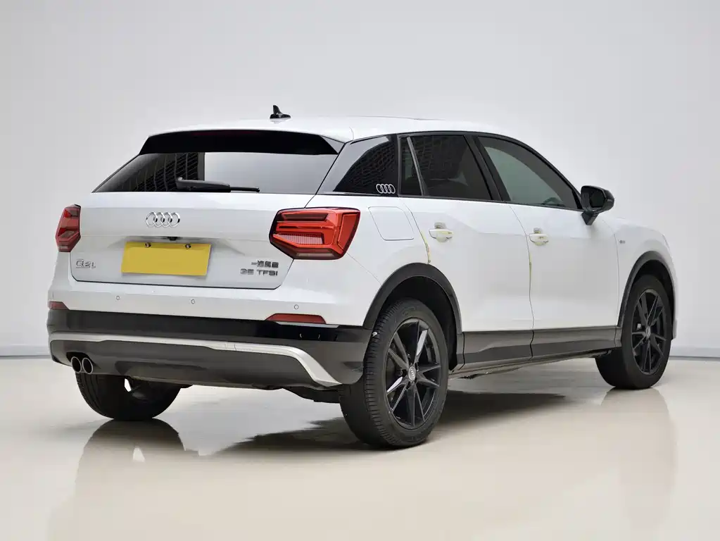 Audi Q2L 2021 35 TFSI Entry Dynamic
