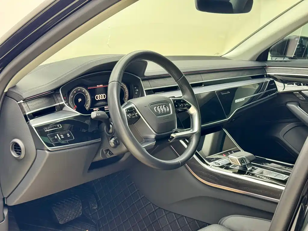 Audi A8L 2021 50 TFSI quattro Comfort Trim