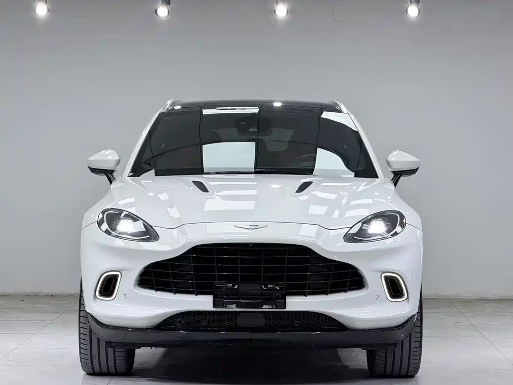 Aston Martin DBX 2022 4.0T V8