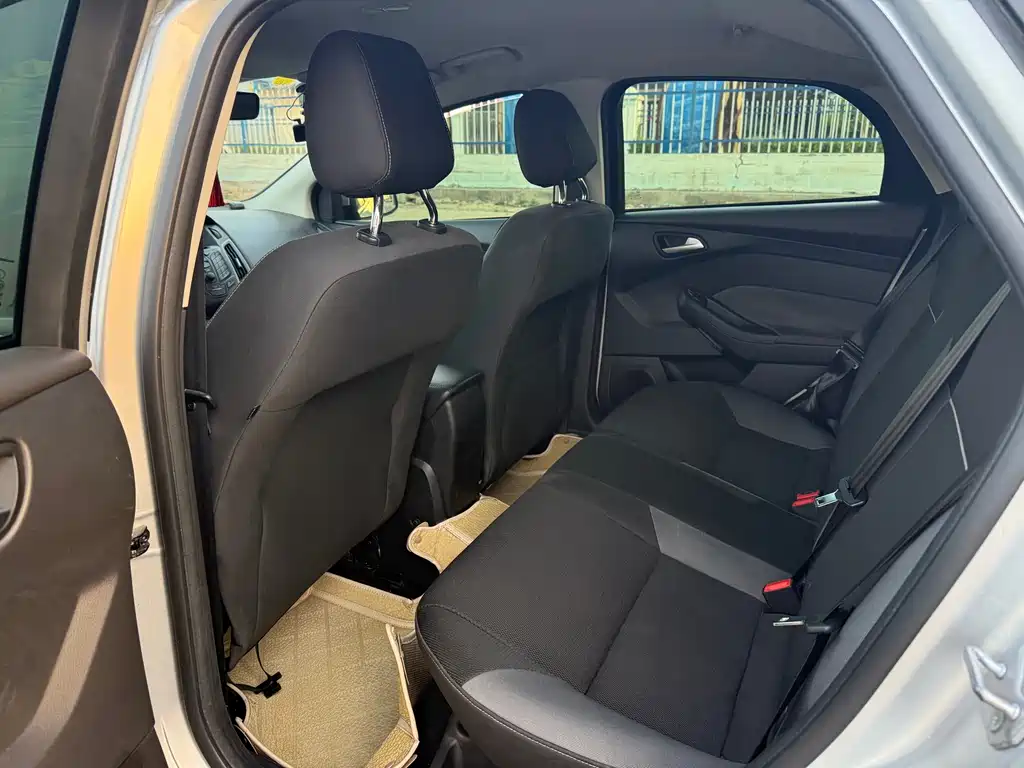 Ford Focus 2012 Hatchback 1.6L Automatic Comfort