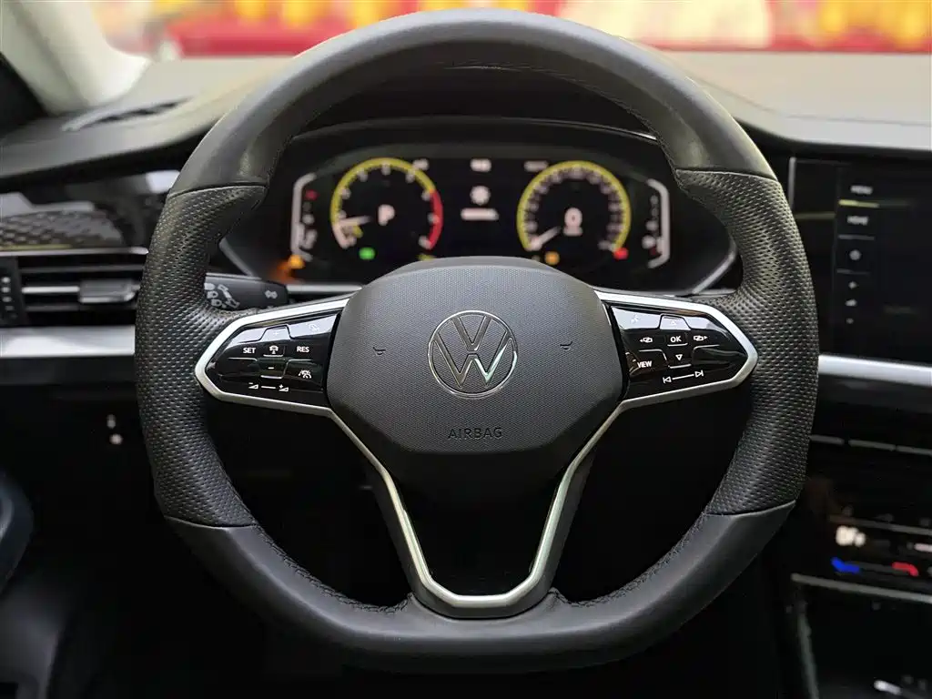 Volkswagen Passat 2022 330TSI Starlight Premium Edition