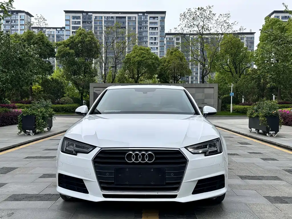 Audi A4L 2017 40 TFSI Fashion