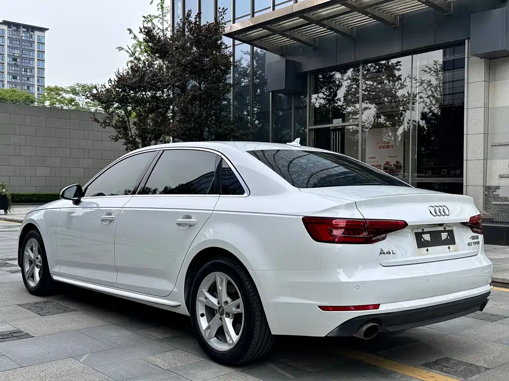 Audi A4L 2017 40 TFSI Fashion