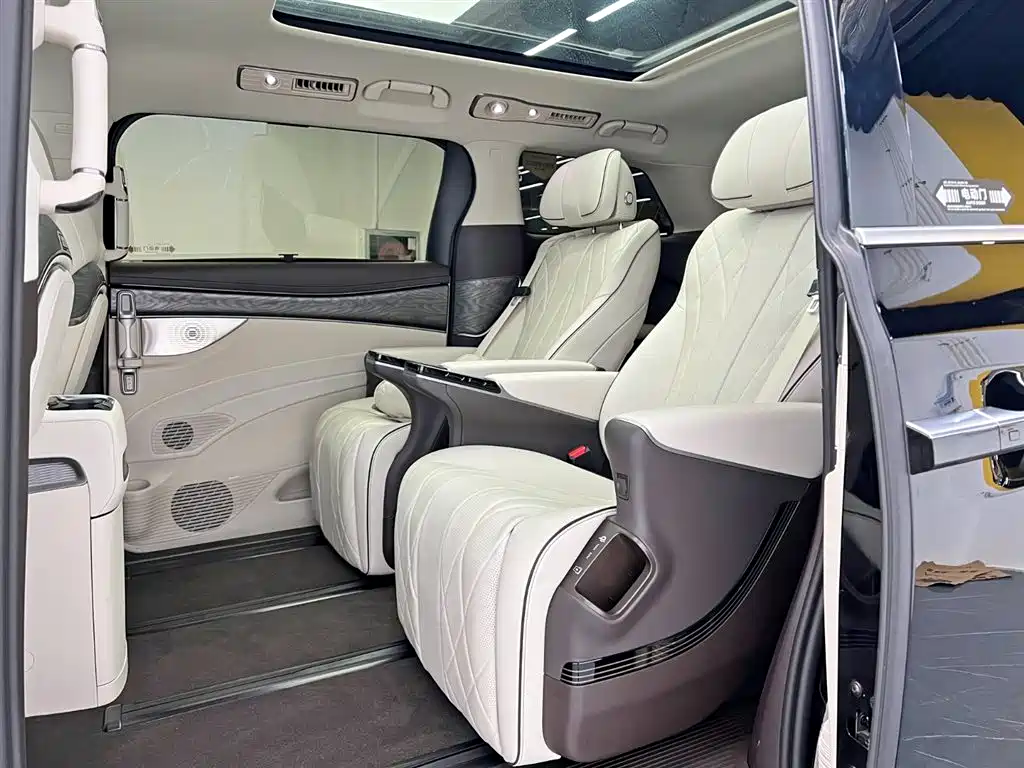 Denza D9 2024 DM-i 980 AWD Deluxe
