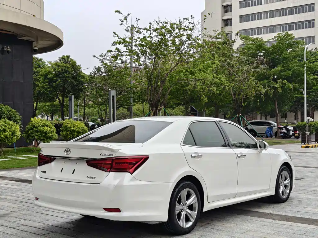 Toyota Crown 2015 2.0T Fashion Edition