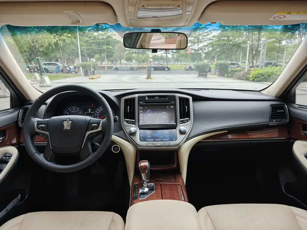 Toyota Crown 2015 2.0T Fashion Edition