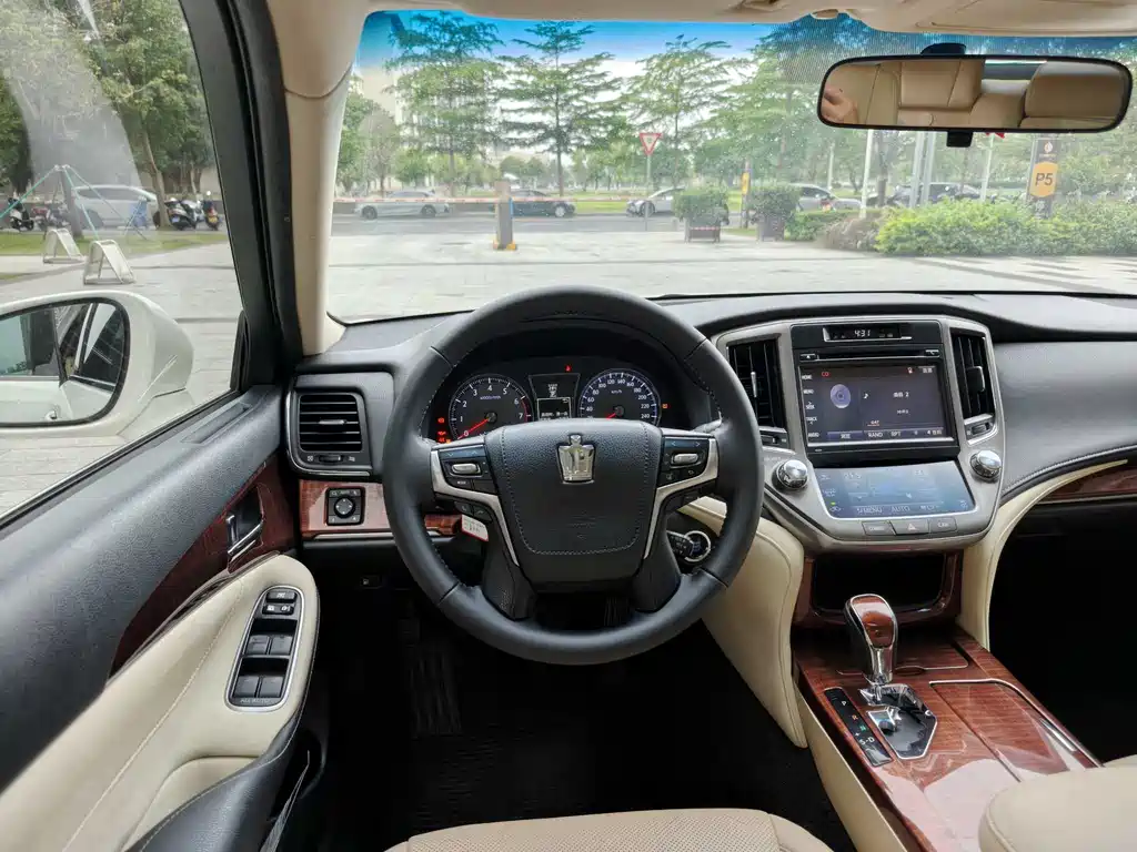 Toyota Crown 2015 2.0T Fashion Edition