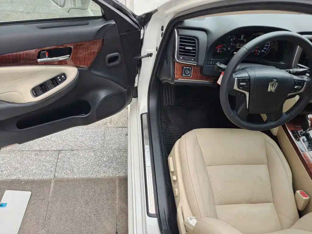 Toyota Crown 2015 2.0T Fashion Edition