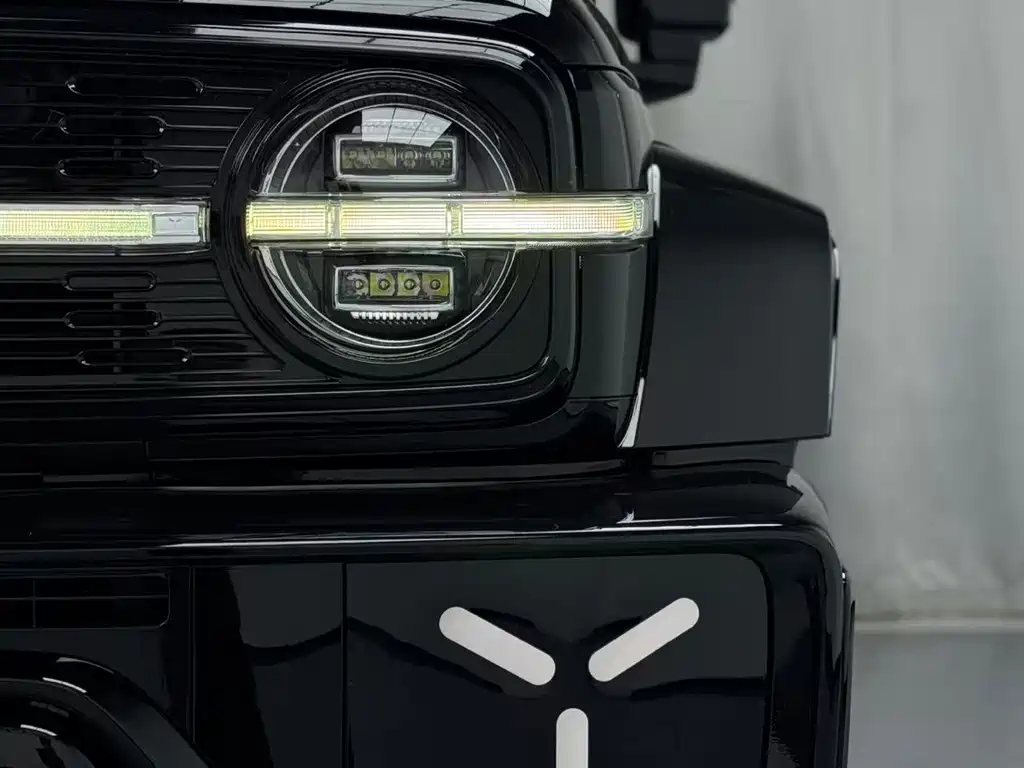 Tank 300 Cyber Knight