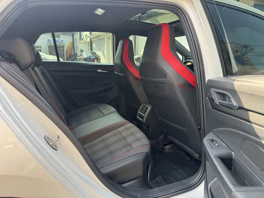 Volkswagen Golf GTI 2023 380TSI DSG