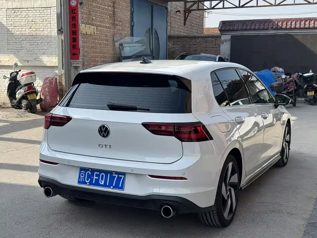 Volkswagen Golf GTI 2023 380TSI DSG