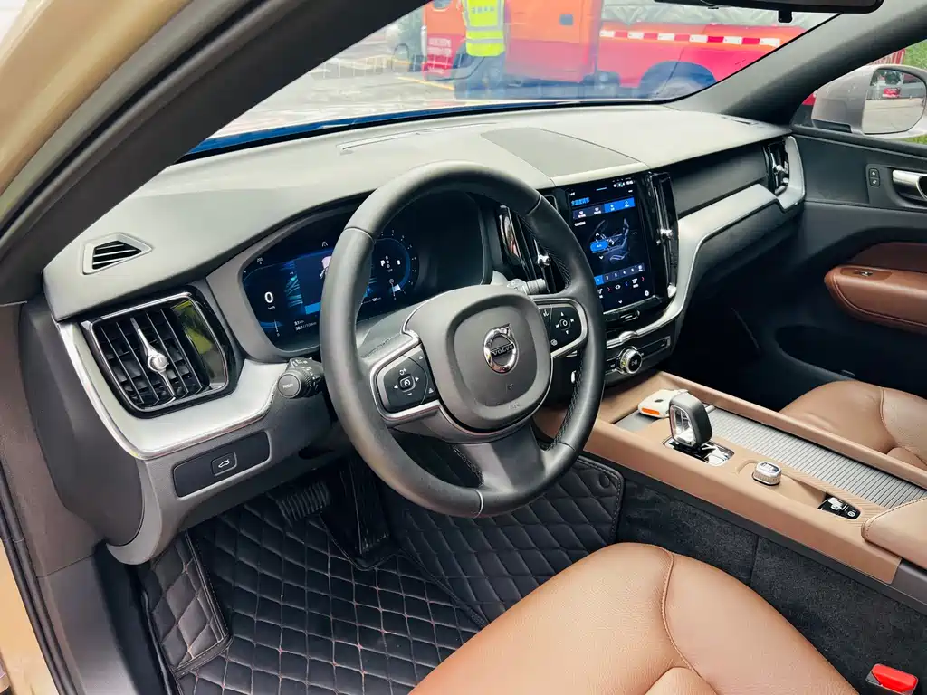 Volvo XC60 2025 B5 AWD Intelligent Comfort Luxury Edition
