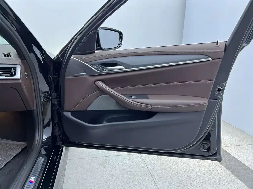 BMW 5 Series 2023 530Li Leading Edition M Sport Package