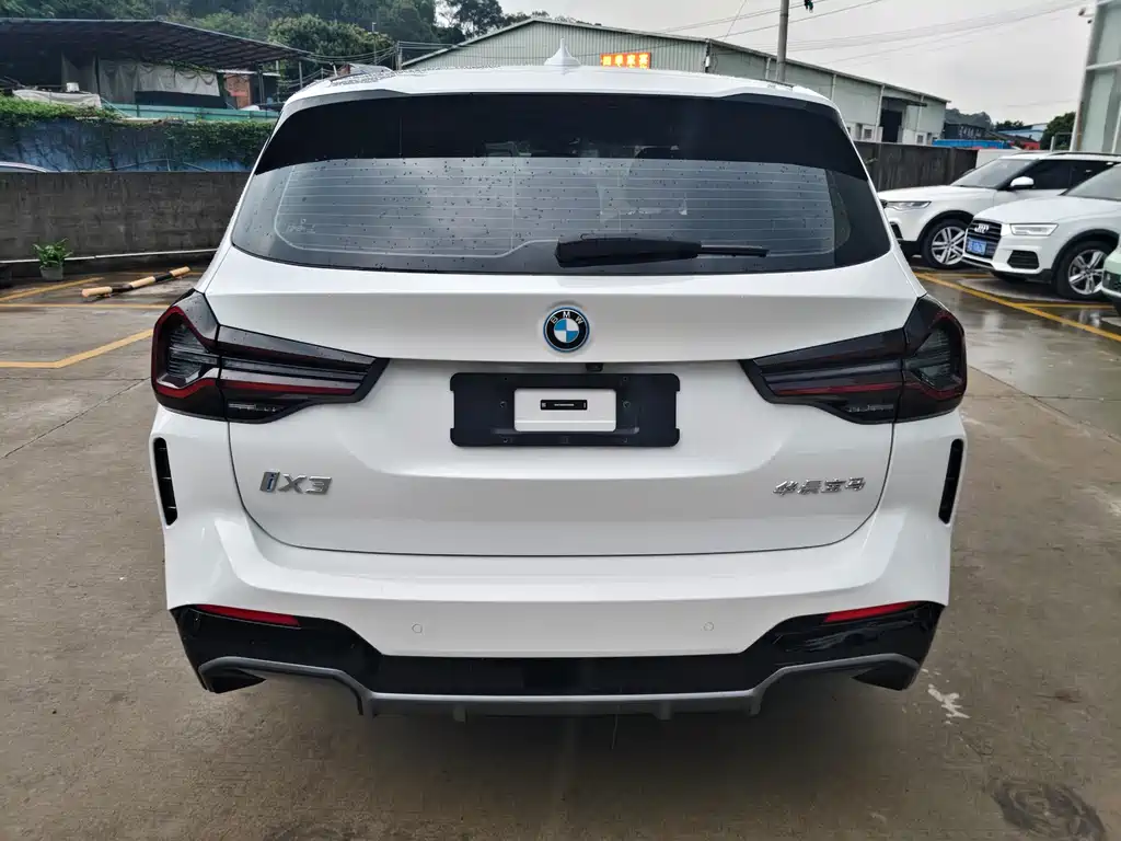 BMW iX3 2024 Leading Edition