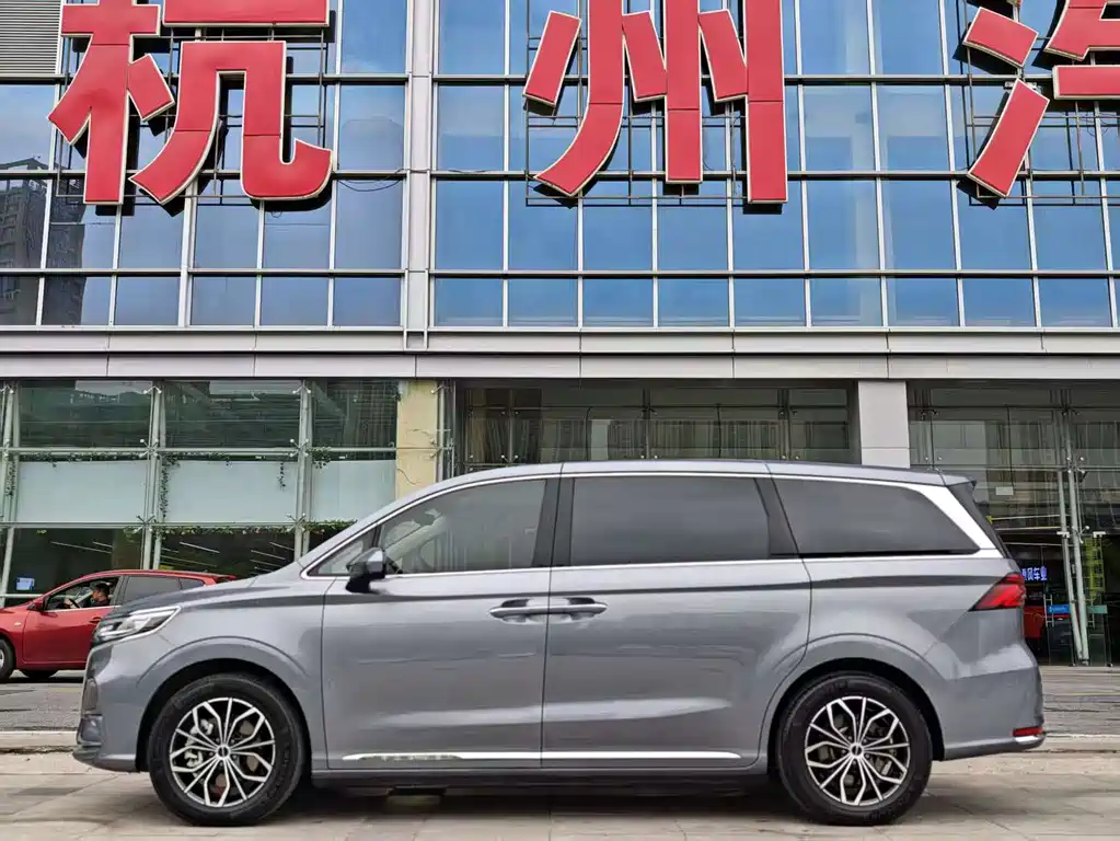 Roewe iMAX8 NEV 2022 Golden Edition