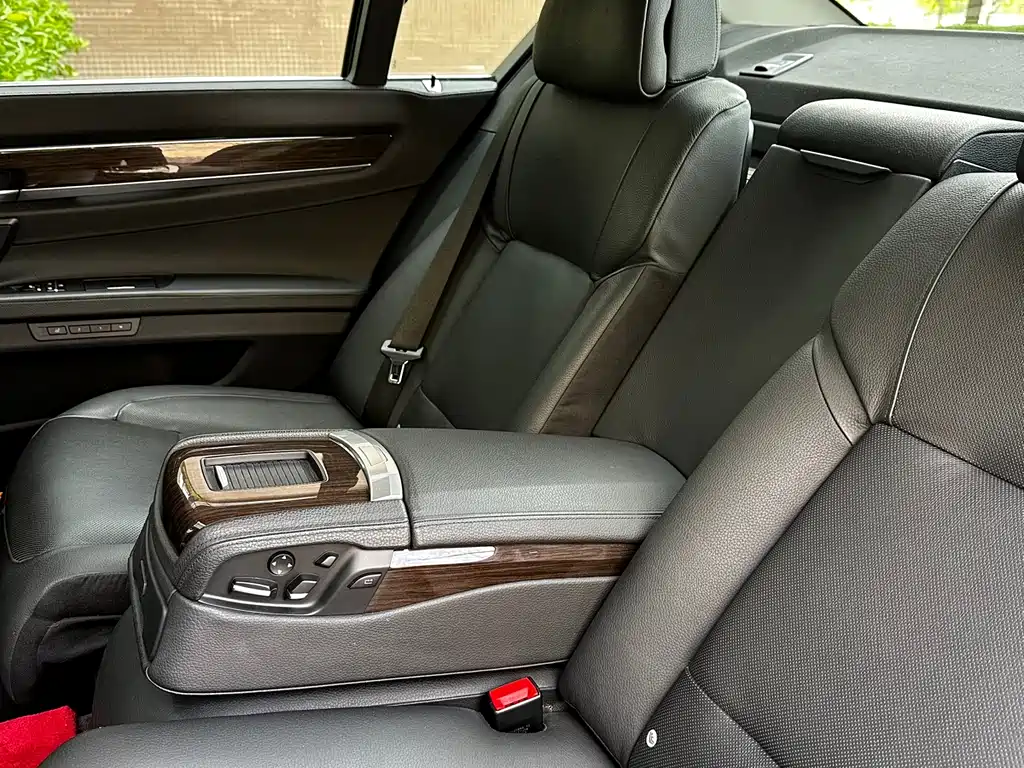BMW 7 Series 2009 740Li Luxury