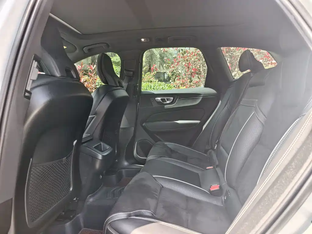 Volvo XC60 2019 T5 AWD Momentum Sport Edition