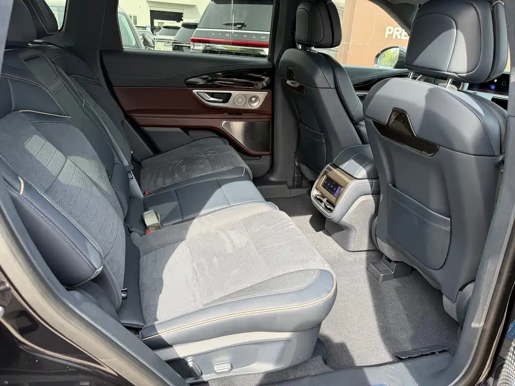 Lincoln Nautilus 2025 2.0T AWD President Hybrid Edition