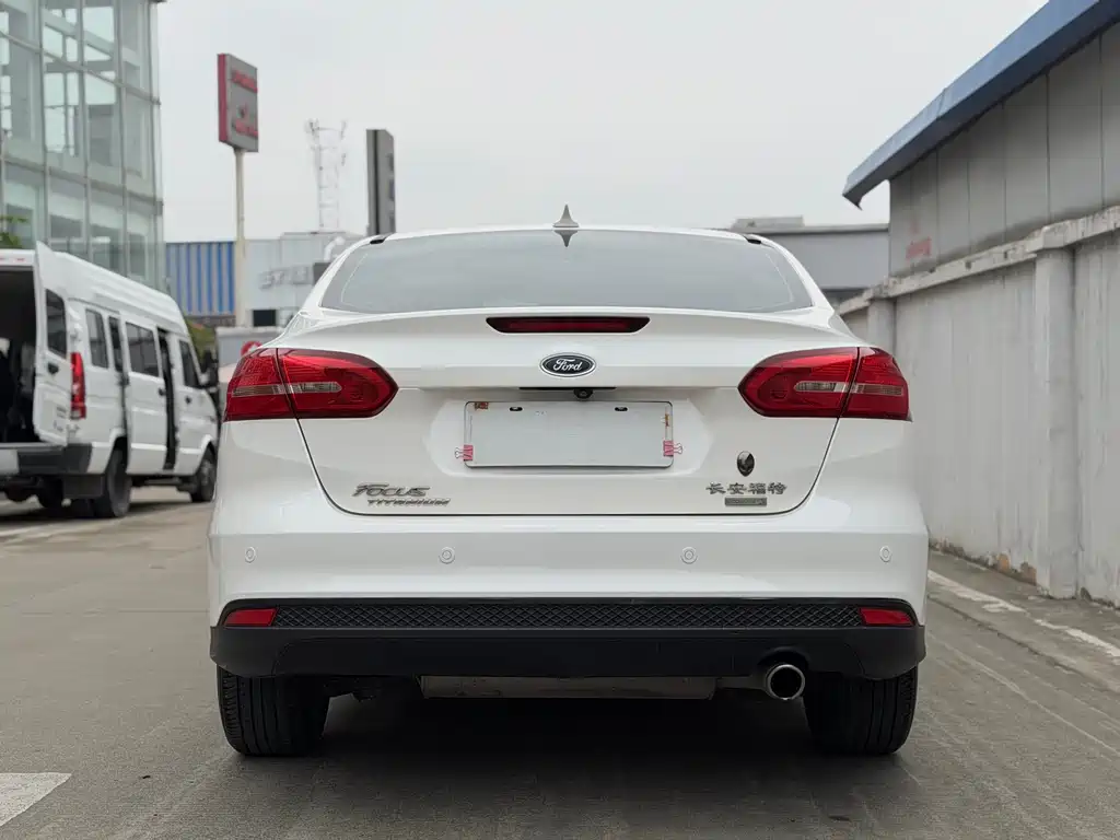 Ford Focus 2017 Sedan EcoBoost 180 Automatic Flagship