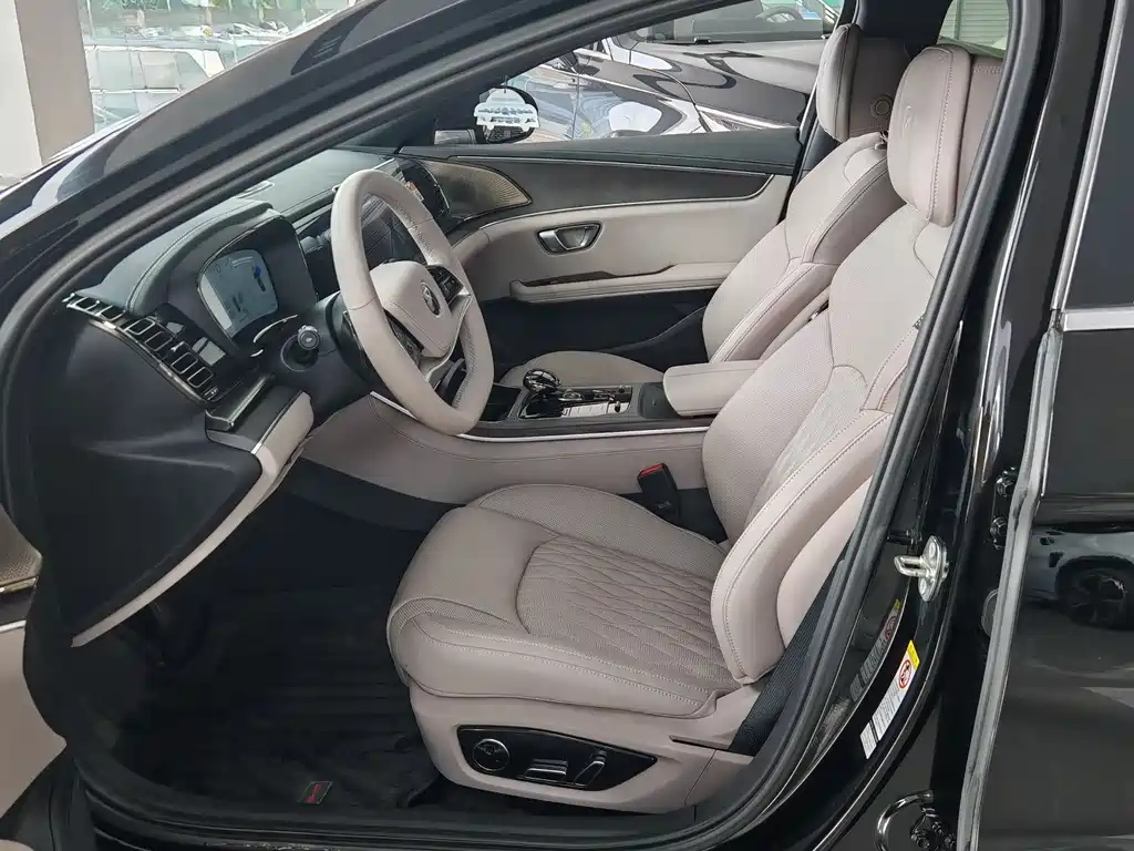 BYD Han 2025 DM-i Intelligent Driving Edition 125KM LiDAR Flagship