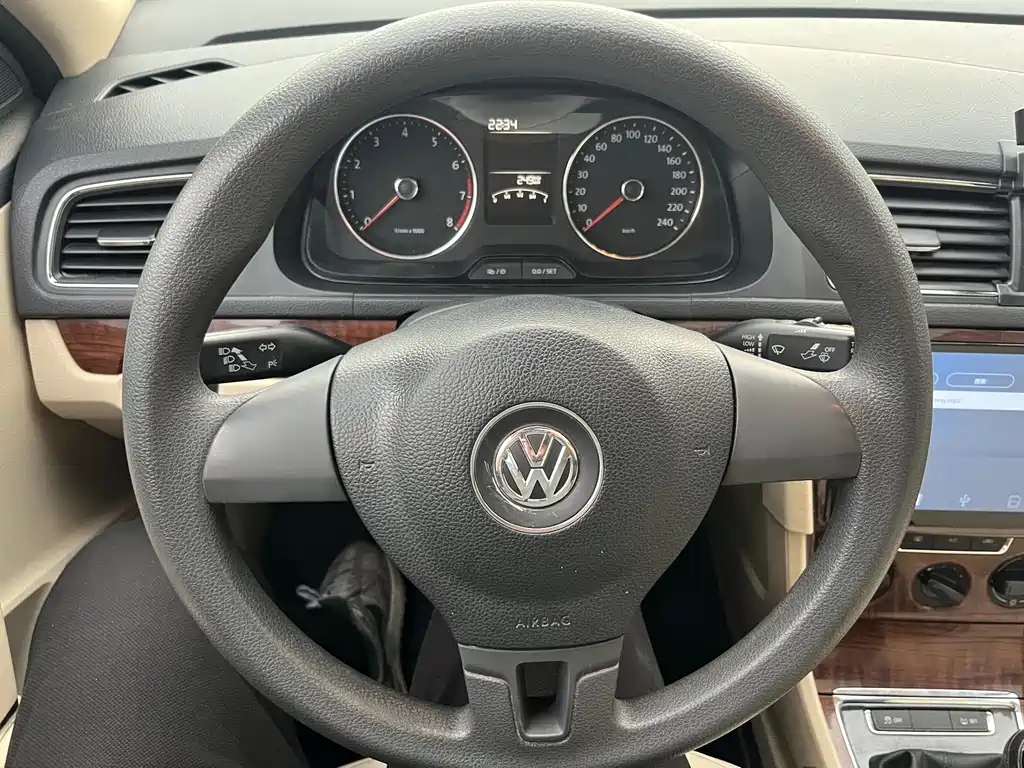Volkswagen Lavida 2013 1.4TSI Manual Comfort Edition