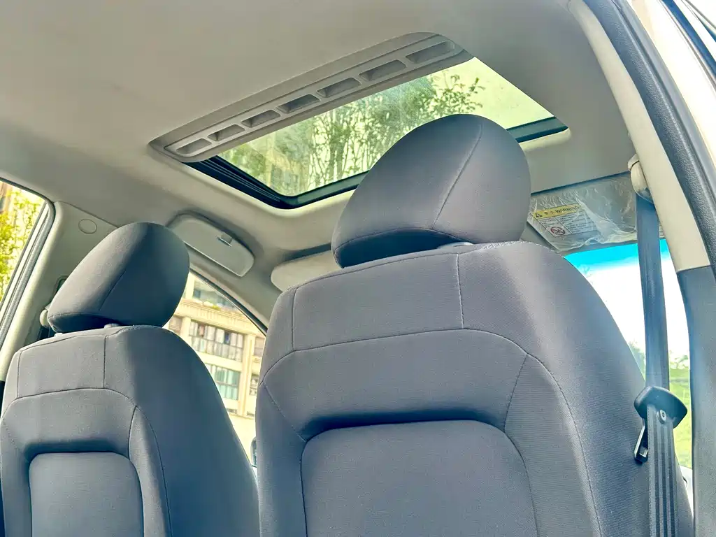 Roewe 350 2015 1.5L Manual Luxury Sunroof Edition