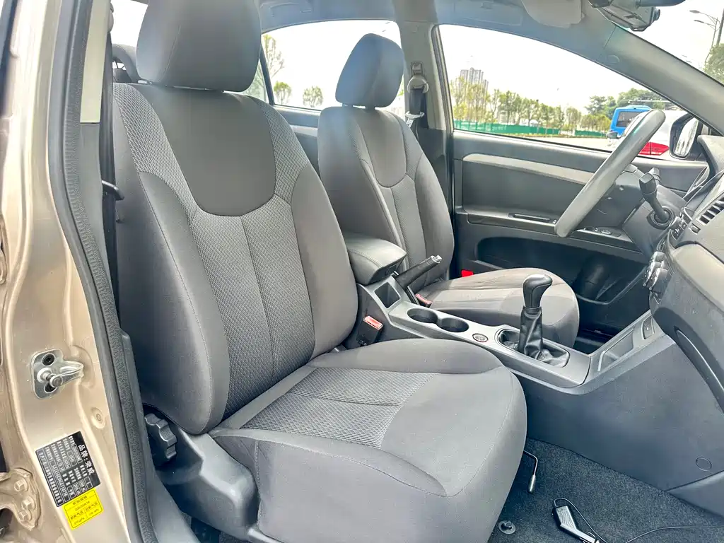 Roewe 350 2015 1.5L Manual Luxury Sunroof Edition
