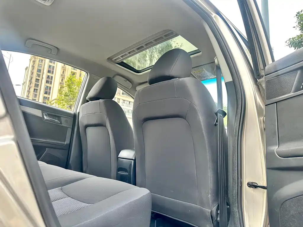 Roewe 350 2015 1.5L Manual Luxury Sunroof Edition