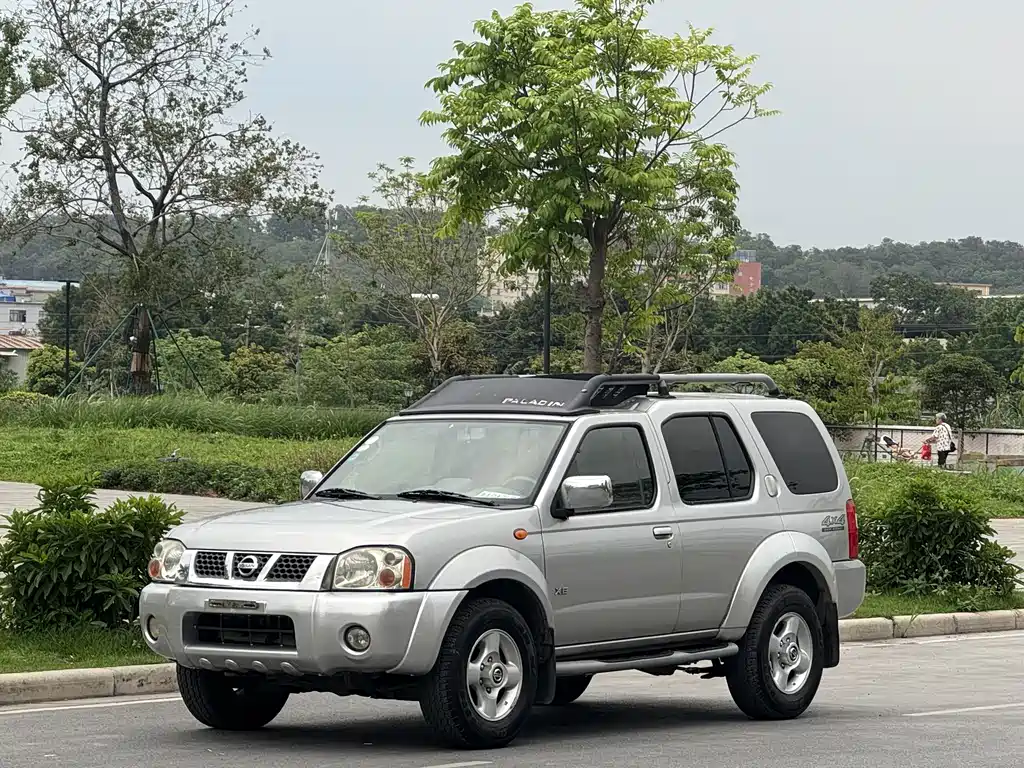 Nissan Paladin 2004 2.4L 4WD Luxury Edition
