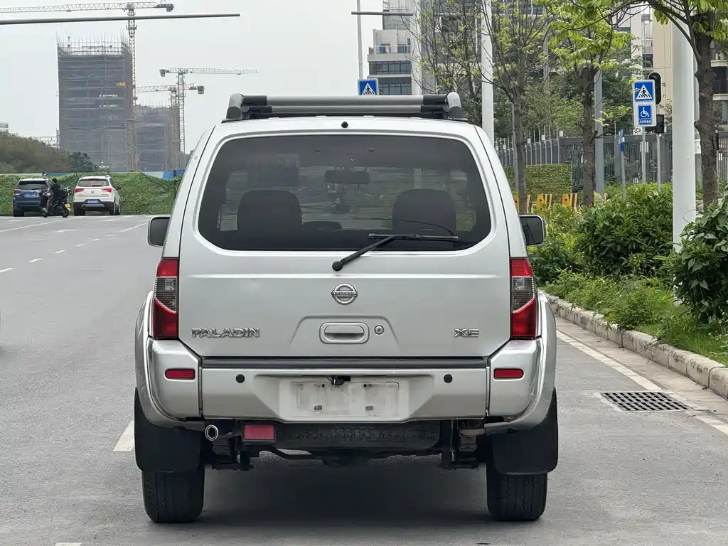 Nissan Paladin 2004 2.4L 4WD Luxury Edition
