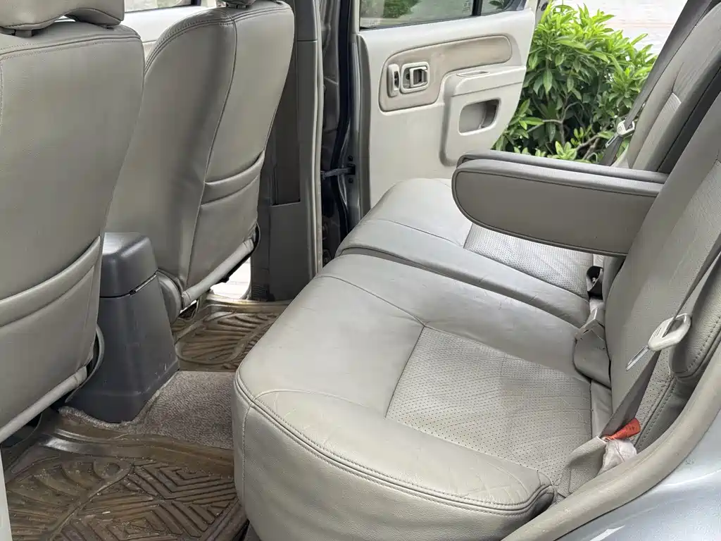 Nissan Paladin 2004 2.4L 4WD Luxury Edition