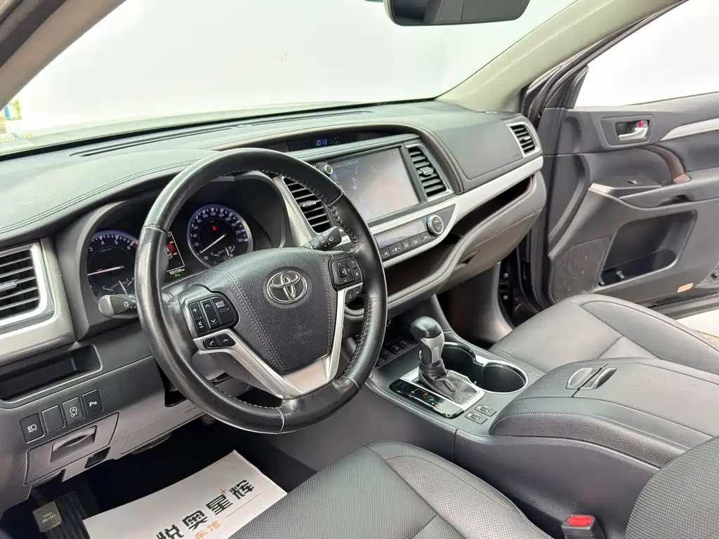 Toyota Highlander 2018 2.0T AWD Luxury Edition 7-Seater China V